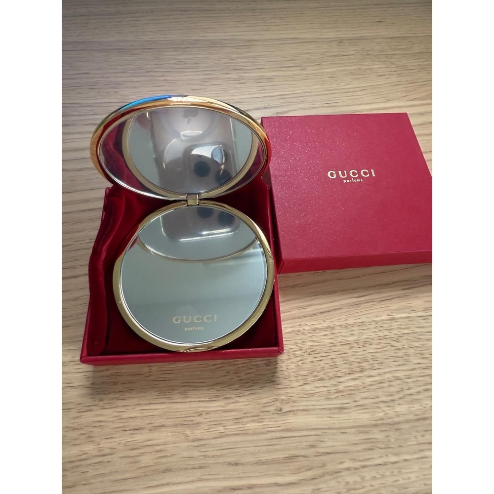 NIB Gucci Beauty Gold Embossed Compact Mirror - Picture 2 of 4